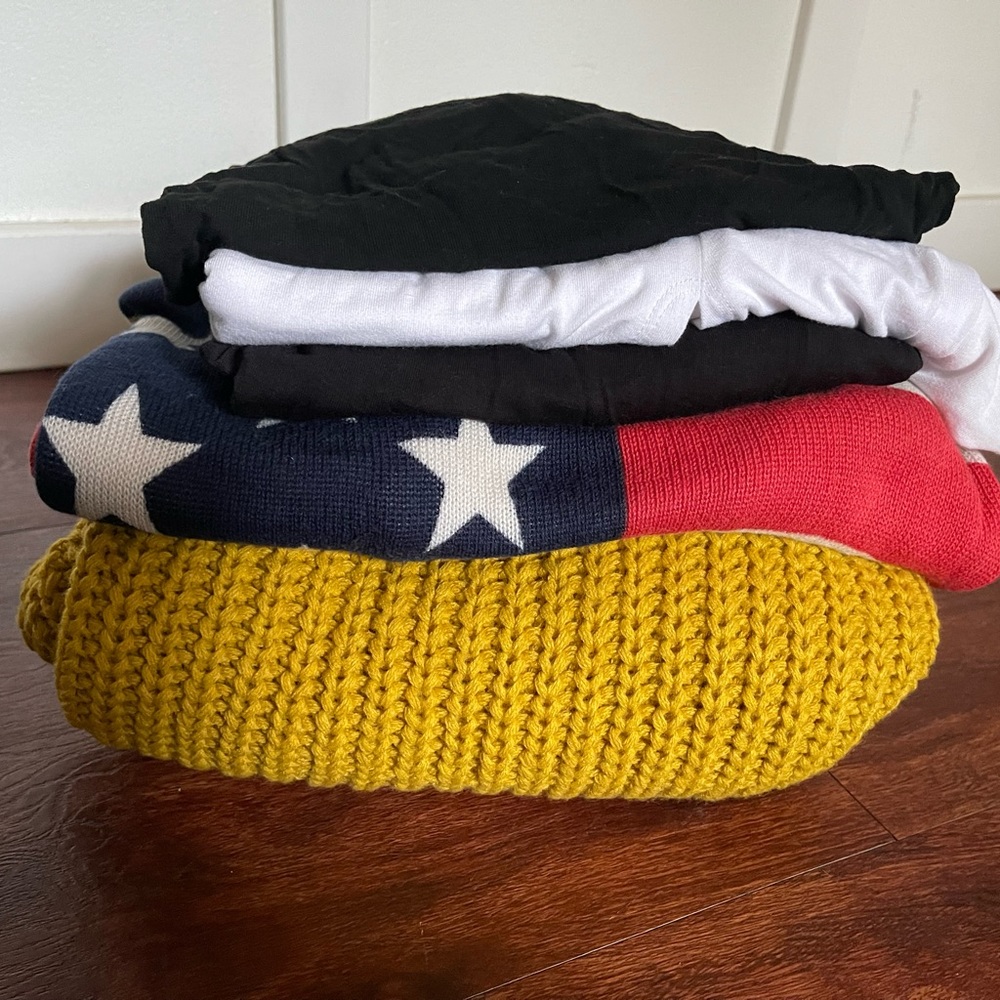 TOPS (5) Bundle Ladies Multi Sizes - Old Navy WILL PIECE OUT IF REQUESTED